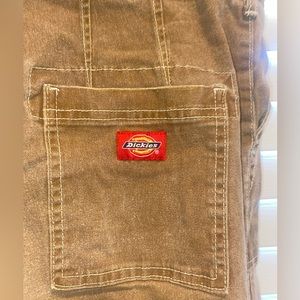 Cute women’s cargo dickies. Very comfortable pants. Size 7/28